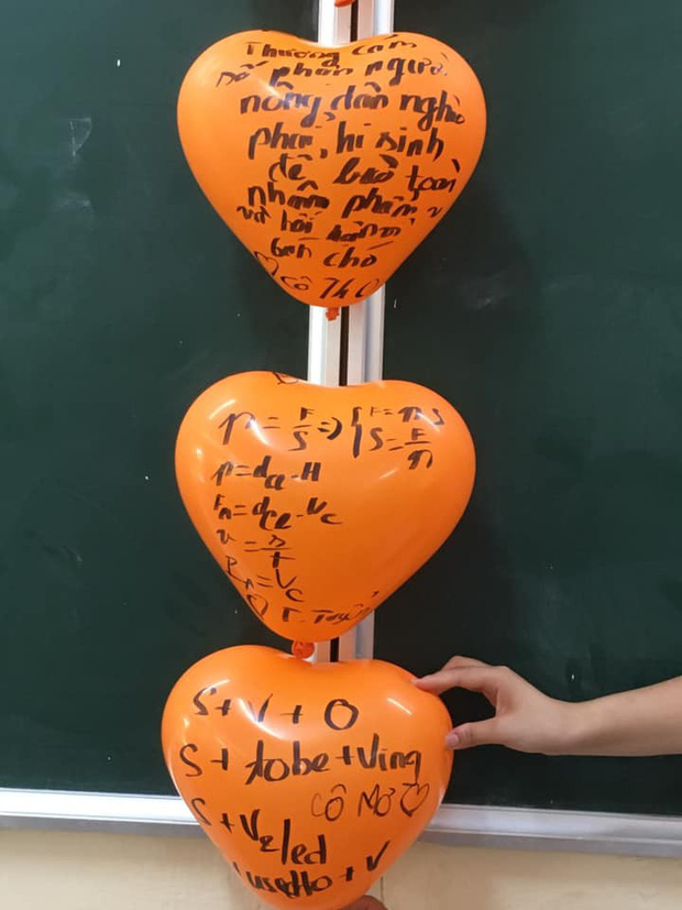 Cô giáo bảo trang trí Halloween thật kinh dị, đám học sinh chỉ viết mấy câu lên bóng bay mà ai nhìn vào cũng khiếp sợ-1