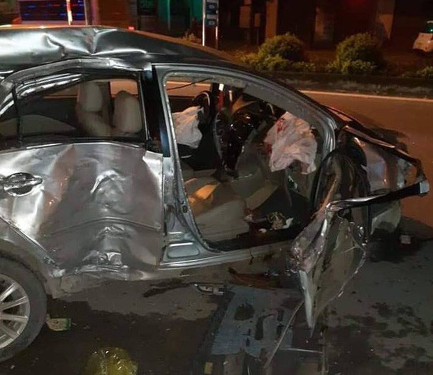 Clip xe khách chạy tốc độ cao tông thẳng vào xe taxi khiến 3 người chết ở Nghệ An-3