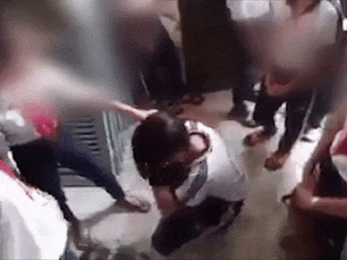 Thầy dạy võ thị phạm chiêu thức lên người học sinh khiến nhiều người phẫn nộ-5