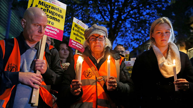 Đưa 39 thi thể trong xe tải ở Anh tới bệnh viện khám nghiệm tử thi-1