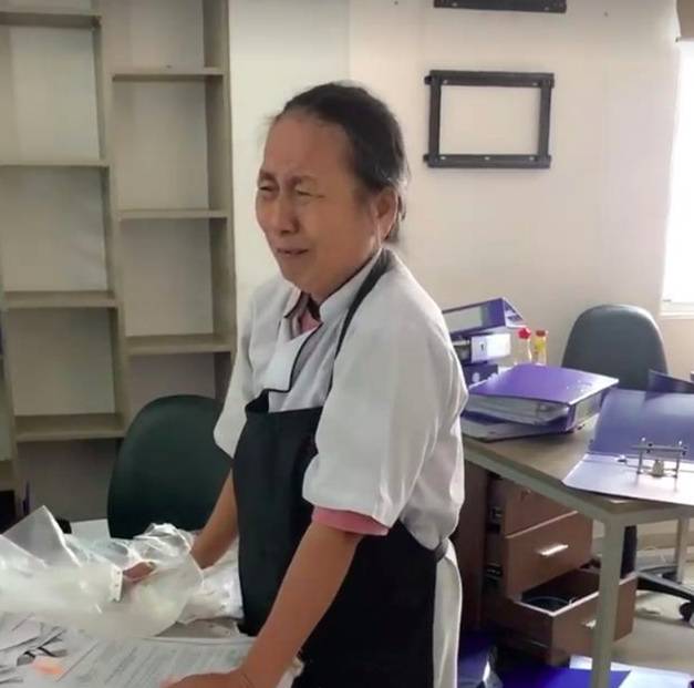Cô nhân viên lớn tuổi của Món Huế trong đoạn clip bật khóc vì mất việc, nợ lương: Cô buồn đến mất ăn mất ngủ!-1
