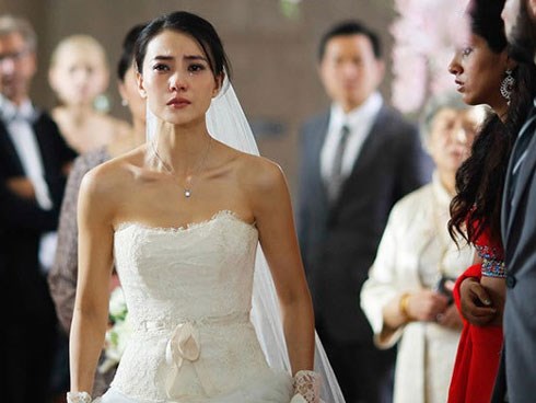 Đi đám cưới người quen, vừa nhìn mặt chú rể, cô gái lao vào tát liên tiếp, sau khi biết nguyên do cả tiệc cưới còn hô hào cô đánh nữa