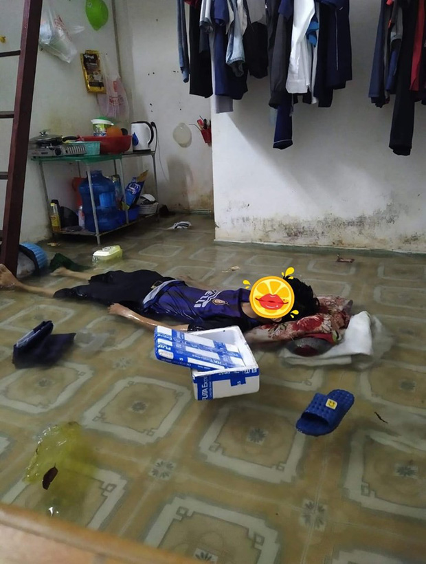 Cười ngất trước cảnh nam sinh chấp nhận sống chung với lũ, không quan tâm nước ngập mà vẫn nằm... ngủ luôn mặc kệ sự đời-1