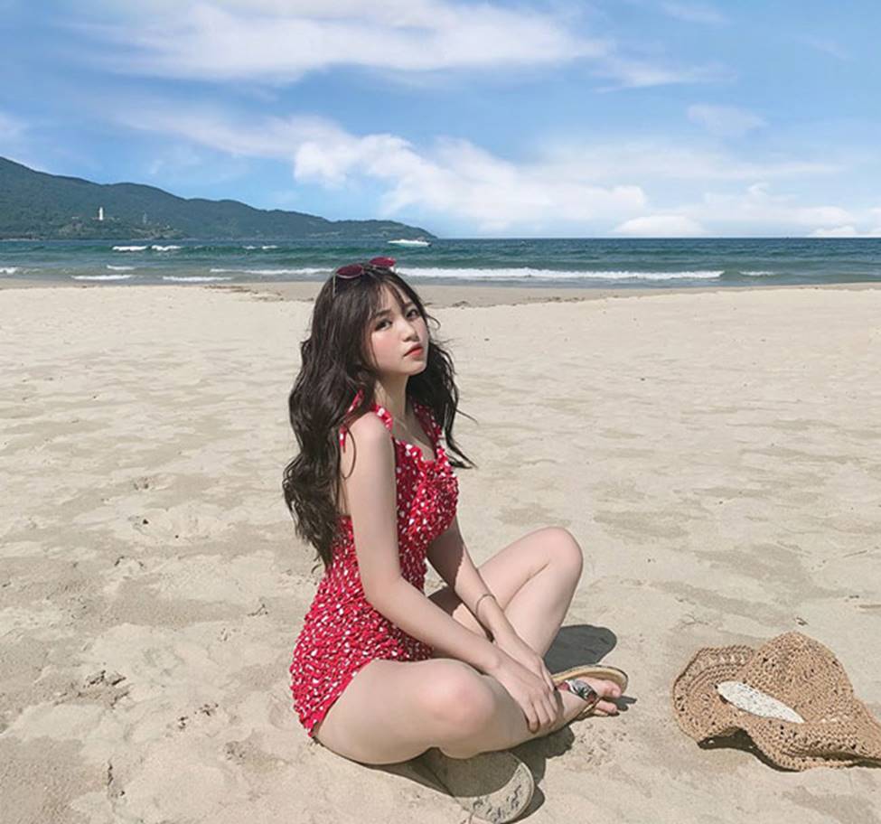 Cô gái cao 1,52m đang đồn yêu cầu thủ Quang Hải là ai?-1