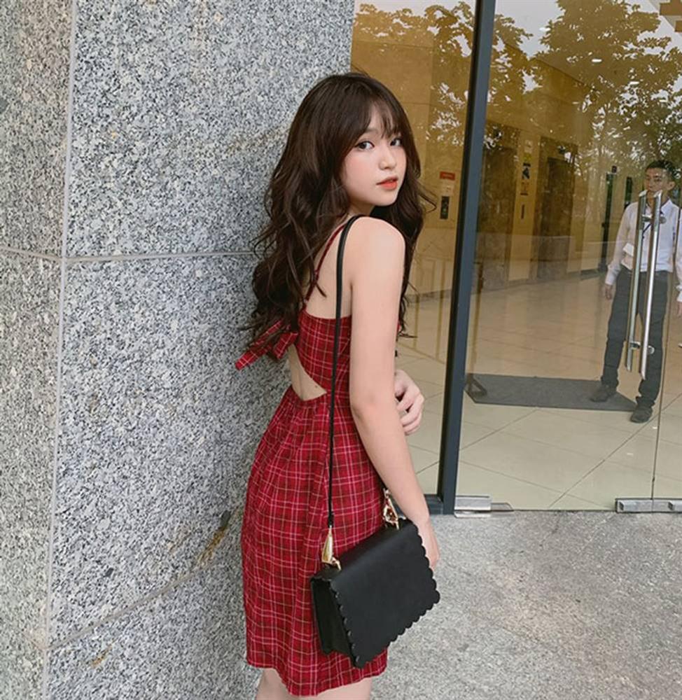 Cô gái cao 1,52m đang đồn yêu cầu thủ Quang Hải là ai?-10