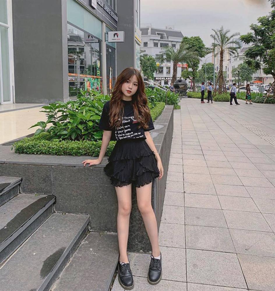 Cô gái cao 1,52m đang đồn yêu cầu thủ Quang Hải là ai?-5