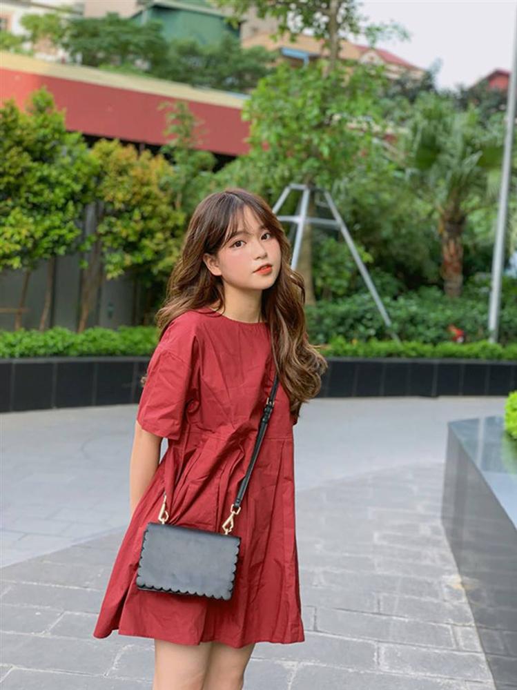 Cô gái cao 1,52m đang đồn yêu cầu thủ Quang Hải là ai?-6