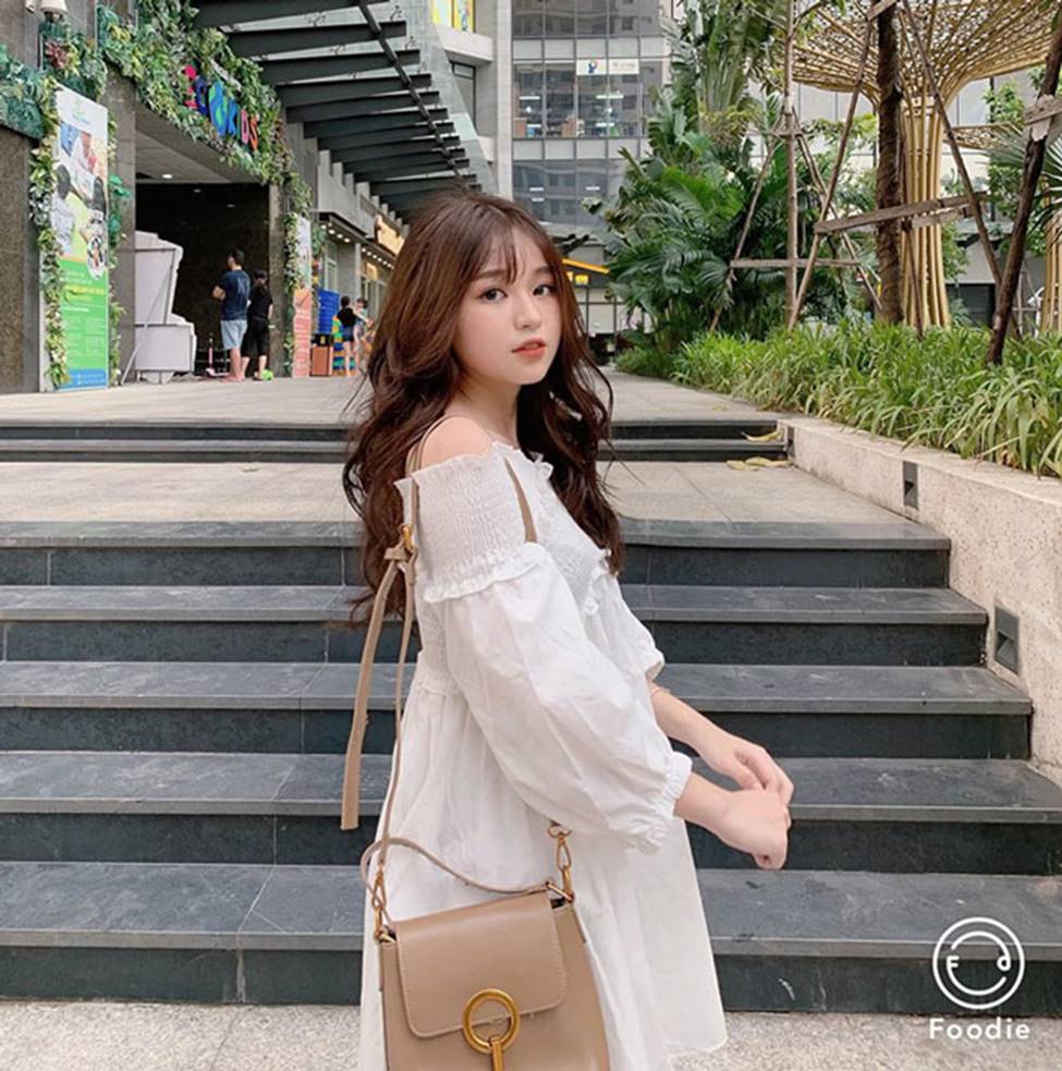 Cô gái cao 1,52m đang đồn yêu cầu thủ Quang Hải là ai?-11