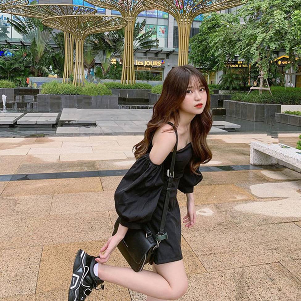 Cô gái cao 1,52m đang đồn yêu cầu thủ Quang Hải là ai?-12