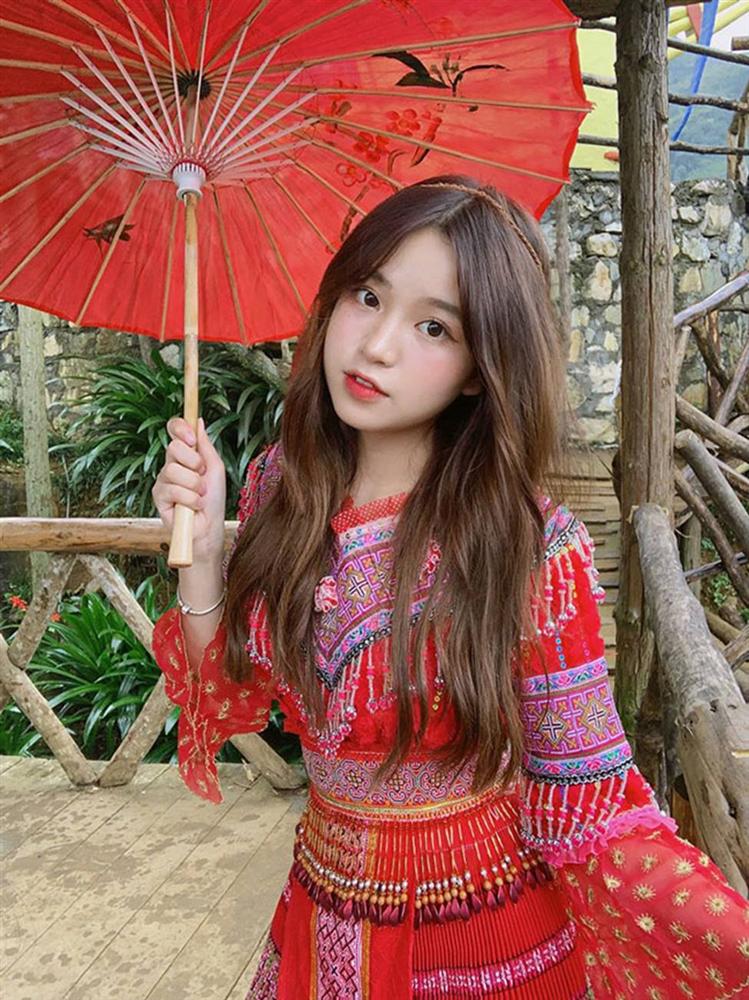 Cô gái cao 1,52m đang đồn yêu cầu thủ Quang Hải là ai?-13