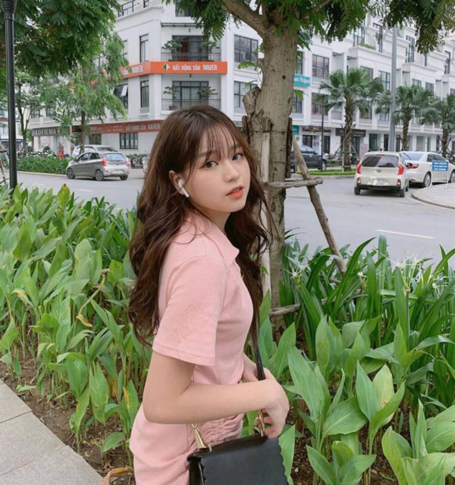 Cô gái cao 1,52m đang đồn yêu cầu thủ Quang Hải là ai?-15