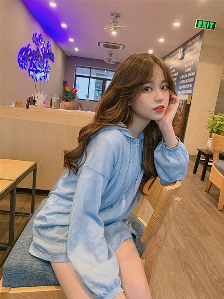 Cô gái cao 1,52m đang đồn yêu cầu thủ Quang Hải là ai?-19