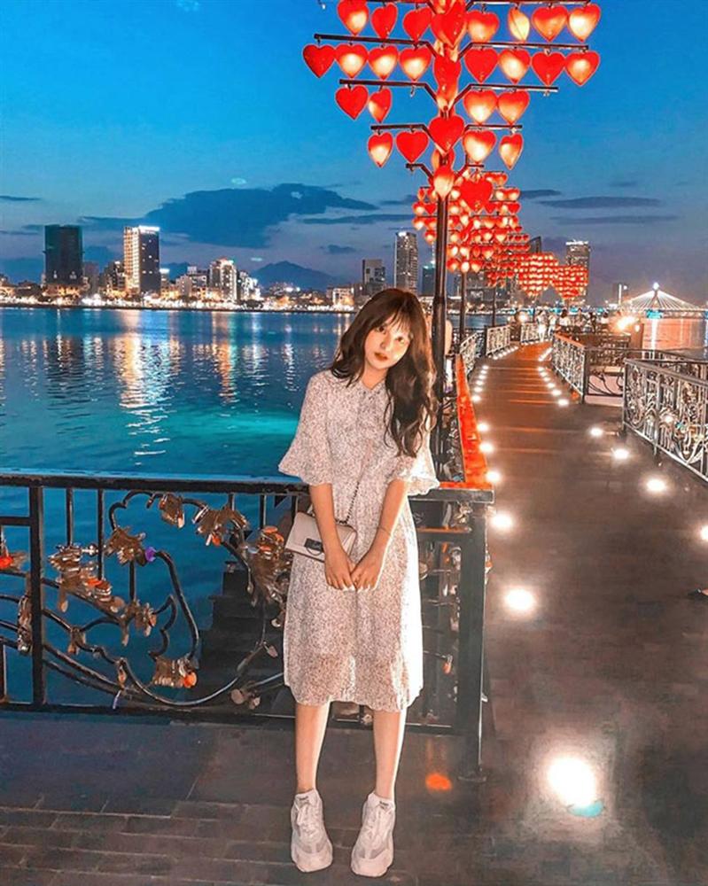 Cô gái cao 1,52m đang đồn yêu cầu thủ Quang Hải là ai?-23