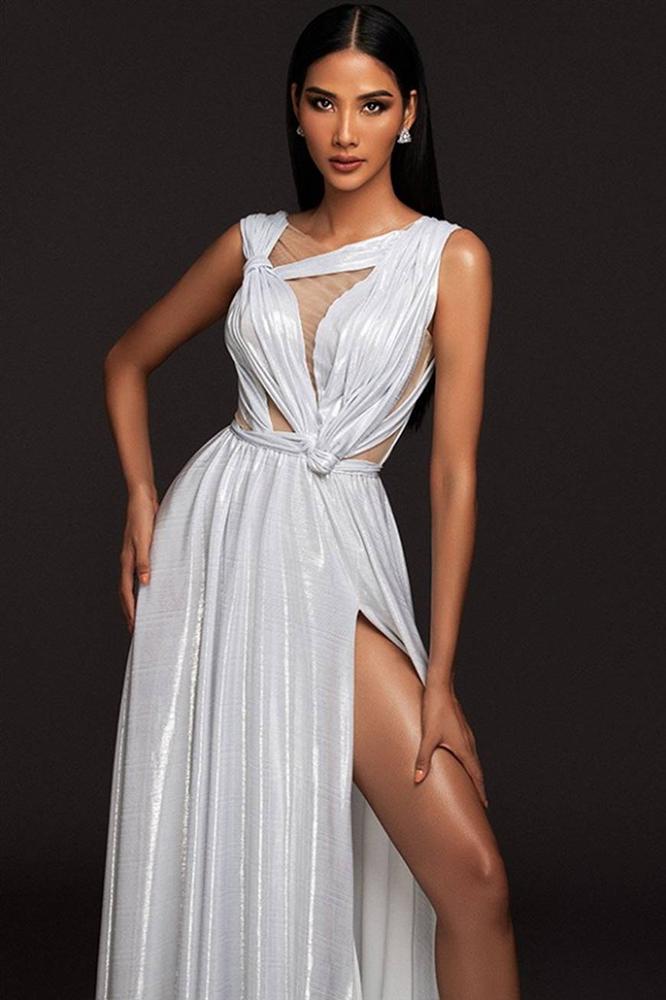 Mãn nhãn với bộ ảnh đầy thần thái của á hậu Hoàng Thuỳ trên trang chủ Miss Universe 2019-9