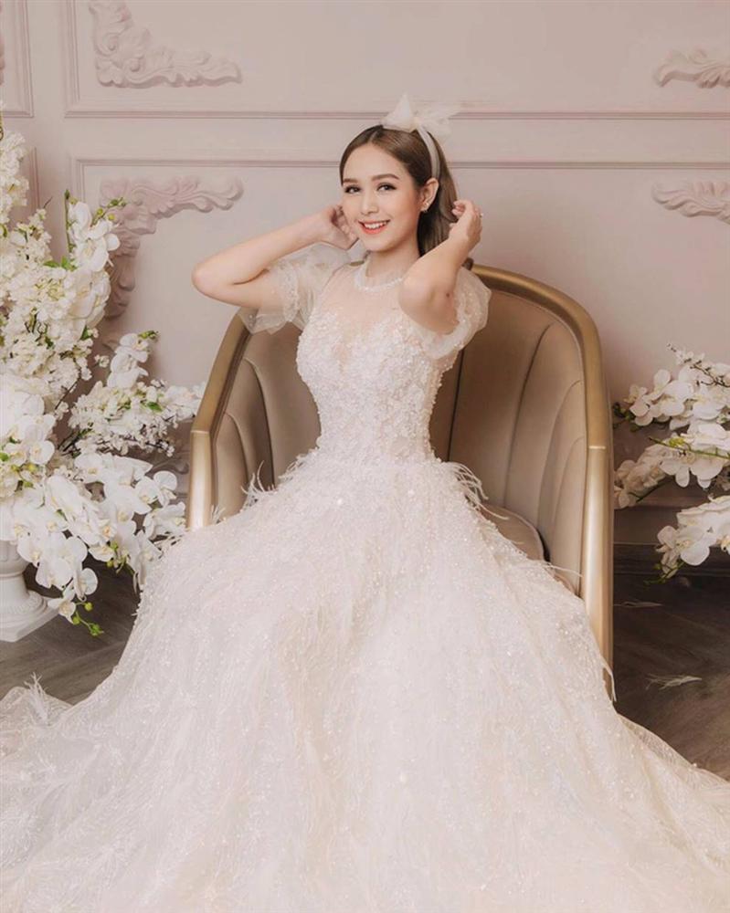 Streamer giàu nhất Việt Nam Xemesis mới tung ảnh cưới: Cô dâu kém 13 tuổi đẹp xuất sắc, chú rể xuất hiện đúng một lần-3