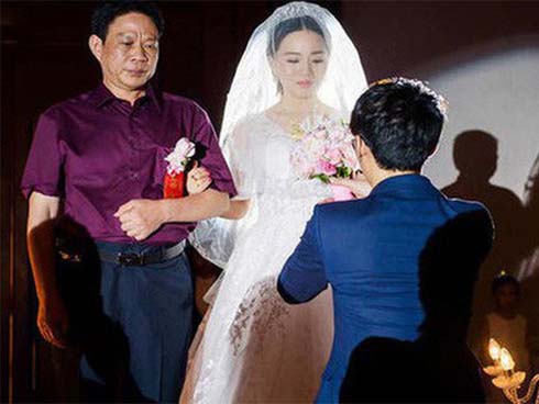 30 tuổi mà mãi chưa chịu lấy vợ, nam thanh niên được phụ huynh decor phòng ngủ đặc biệt thế này đây-5