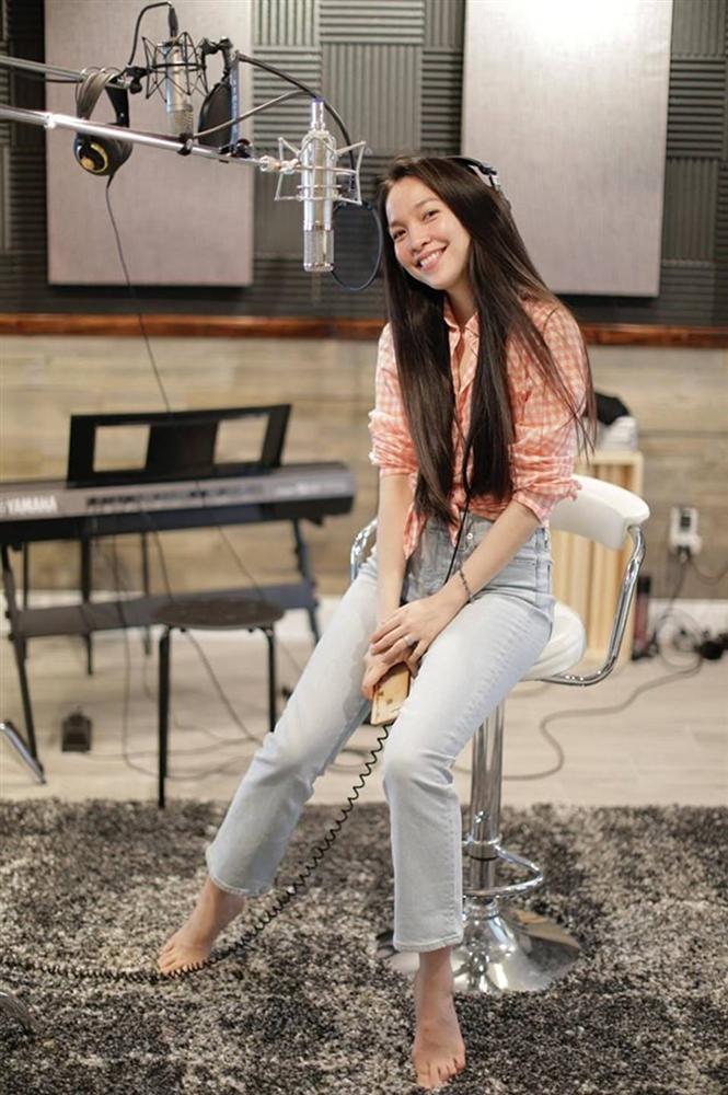 Hiền Thục 38 tuổi vẫn tự tin phanh áo khoe nội y, hướng dẫn các chị em cách lên đồ từ đi làm tới đi quẩy-4