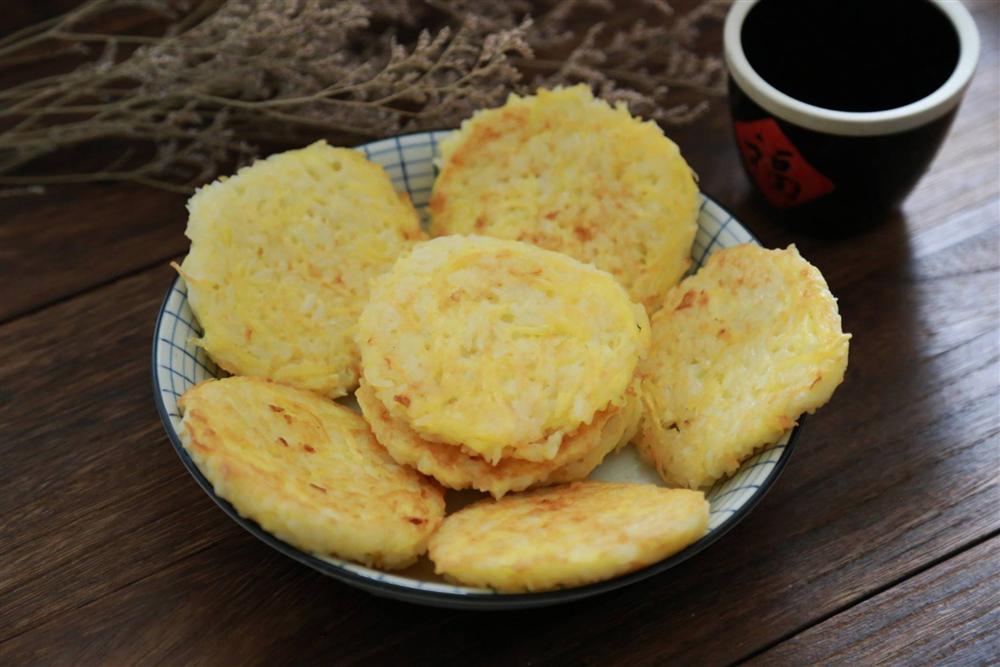 Tận dụng cơm nguội, làm bánh gạo chiên ăn ngon hết biết!-1