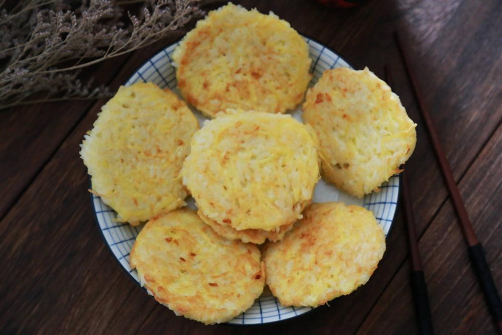 Tận dụng cơm nguội, làm bánh gạo chiên ăn ngon hết biết!-7