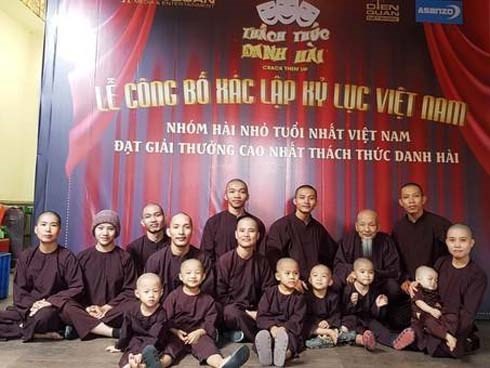 Vụ nhóm người xông vào