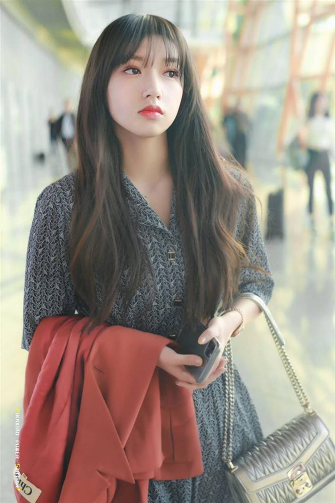 Khoảng cách từ trán hói đến xinh như búp bê chỉ là vài sợi tóc mái: Nữ idol Trình Tiêu sẽ cho bạn thấy điều kỳ diệu khi để mái-6