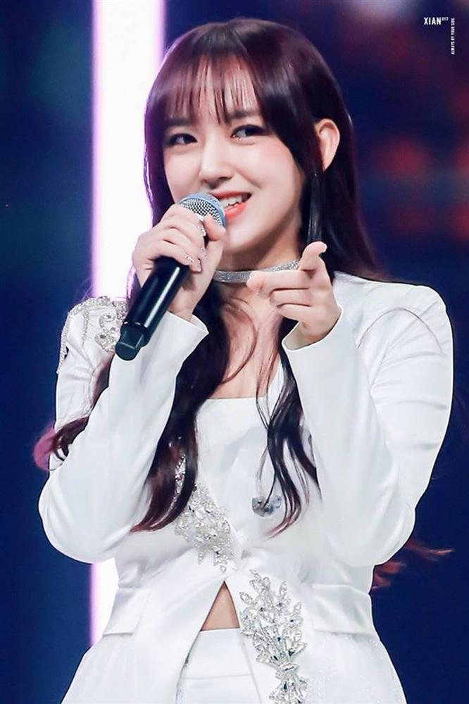 Khoảng cách từ trán hói đến xinh như búp bê chỉ là vài sợi tóc mái: Nữ idol Trình Tiêu sẽ cho bạn thấy điều kỳ diệu khi để mái-7