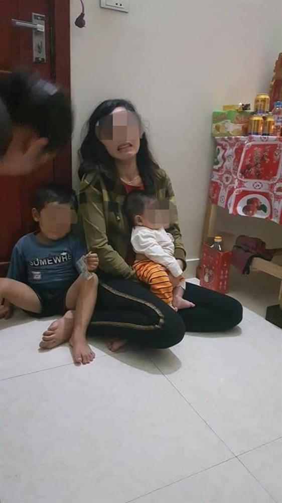 Người vợ ôm con 3 tháng tuổi ngã quỵ trước bàn thờ vọng của chồng, nghi là nạn nhân chết trong xe container ở Anh-2