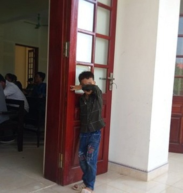Xót xa đứa trẻ 7 tuổi xin nghỉ học đến tòa để được gặp bố-2