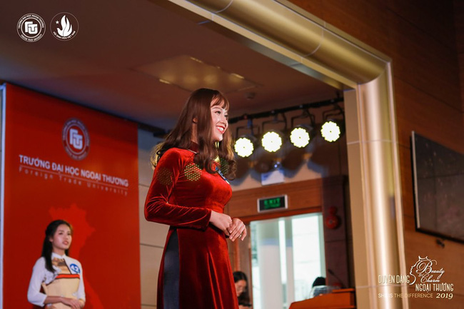 Những hình ảnh vô cùng rạng rỡ của cô gái mắc bệnh ung thư nhưng vẫn quyết đội tóc giả để tham dự cuộc thi sắc đẹp khiến bao người nể phục-2