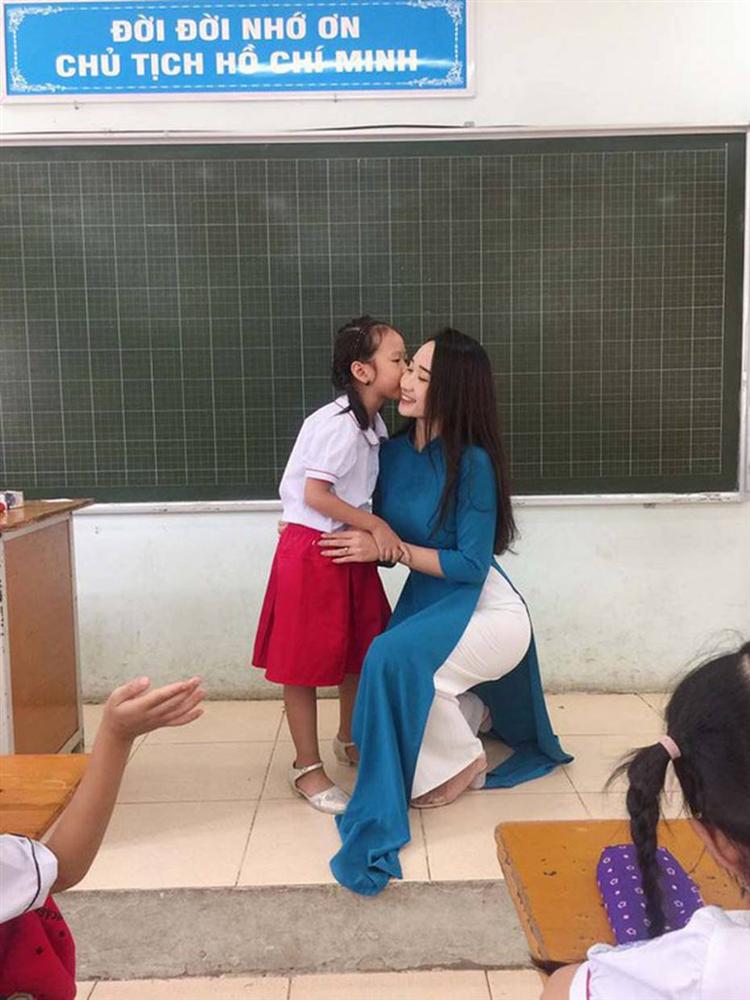 Những cô giáo 9X hot nhất hiện nay: Người xinh quá suốt ngày bị trò chụp lén, người được cả hội phụ huynh hết lời ngợi ca-15