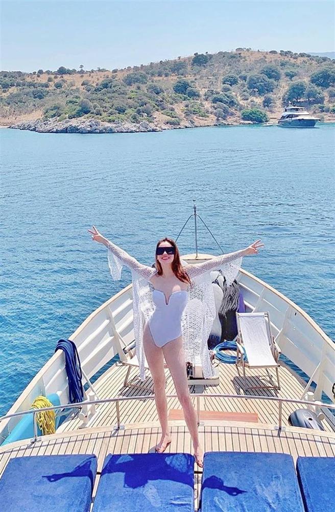 Thủy Tiên, Hồ Ngọc Hà và những bà mẹ một con khoe dáng với áo tắm-4