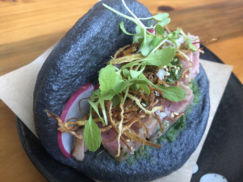 Hồng Nhật Bản về Việt Nam đội giá gấp 3, tới 200.000 đồng/quả vẫn đắt khách-4