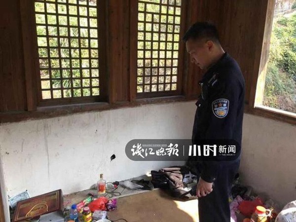 Chiếc đồng hồ chôn theo vợ bỗng đếm bước chân, người chồng liền chạy đến mộ rồi nhìn thấy cảnh tượng đau lòng-2