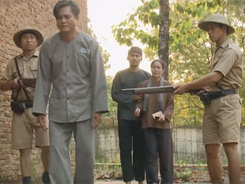 Preview Tiếng Sét Trong Mưa tập 49: Lật mồ người mình hãm hại năm xưa, Hai Sáng bị Hiểm rượt chém rách mặt-13