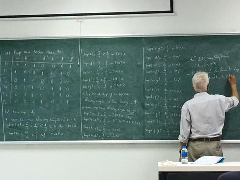 Cô giáo NEU chơi lớn với ô tô màu hồng đầy hình Hello Kitty, bên trong tràn ngập gấu bông: Hóa ra tất cả đều vì con gái-4