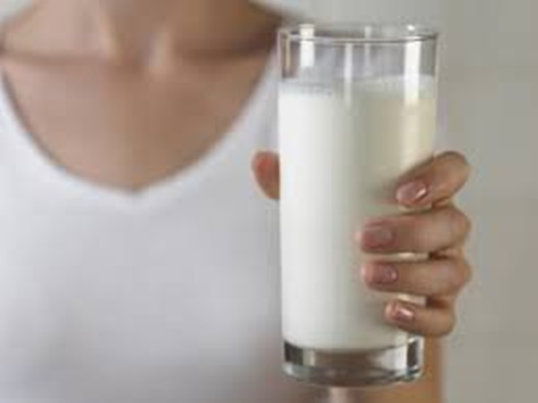Sữa thành... thuốc độc, gây ung thư và nhiều bệnh khác khi uống theo cách này-4