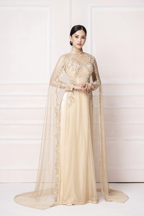 Hoa hậu Tiểu Vy diện áo dài trắng tinh khôi e ấp như ‘đoá hoa chớm xuân’-2