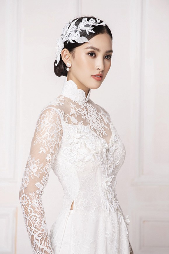 Hoa hậu Tiểu Vy diện áo dài trắng tinh khôi e ấp như ‘đoá hoa chớm xuân’-4