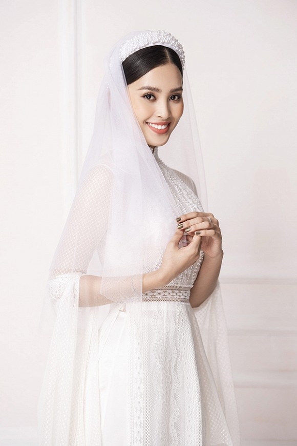 Hoa hậu Tiểu Vy diện áo dài trắng tinh khôi e ấp như ‘đoá hoa chớm xuân’-5