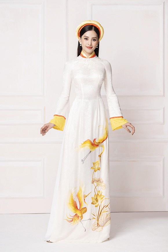 Hoa hậu Tiểu Vy diện áo dài trắng tinh khôi e ấp như ‘đoá hoa chớm xuân’-8