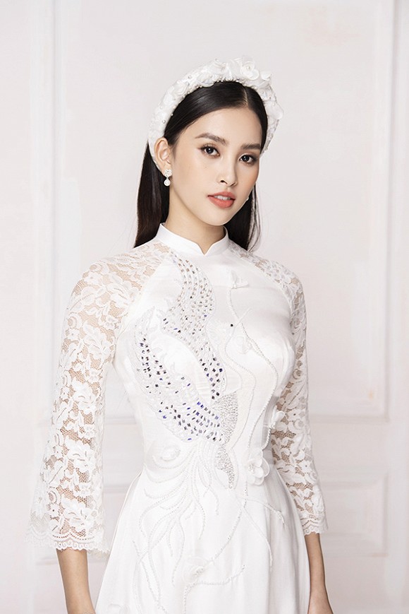 Hoa hậu Tiểu Vy diện áo dài trắng tinh khôi e ấp như ‘đoá hoa chớm xuân’-9