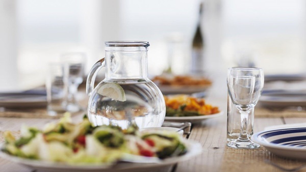 Cứ tiếp diễn những thói quen uống nước kiểu này sẽ khiến nội tạng của bạn bị tổn hại-2