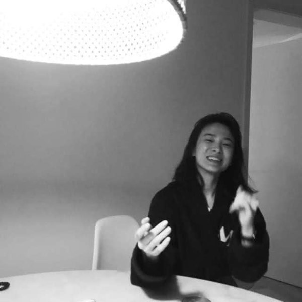 Hậu ly hôn Song Joong Ki, lâu lắm rồi người hâm mộ mới thấy Song Hye Kyo nở nụ cười rạng rỡ đến thế-3