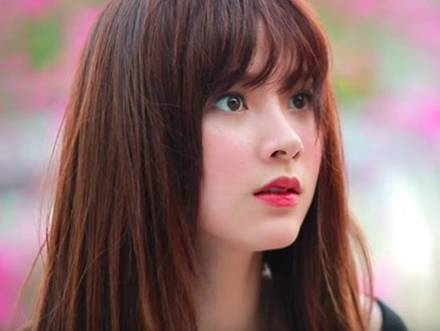 Vừa nhìn thấy anh trai tôi, người yêu bỗng giật thót lấy tay che vội mặt lại nhưng không ngờ anh tôi lại cười cợt nói những câu đầy thâm ý