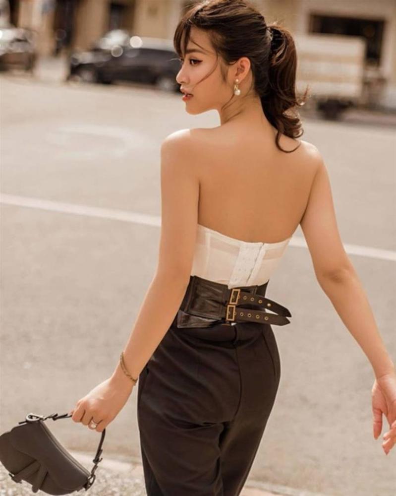 Cách Bảo Thy, Đông Nhi có body nuột nà-14