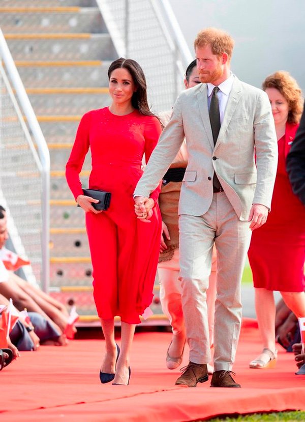 Hoa hậu Hương Giang và dàn mỹ nhân Việt bất ngờ hớ hênh điểm nhạy cảm vì váy lụa-9