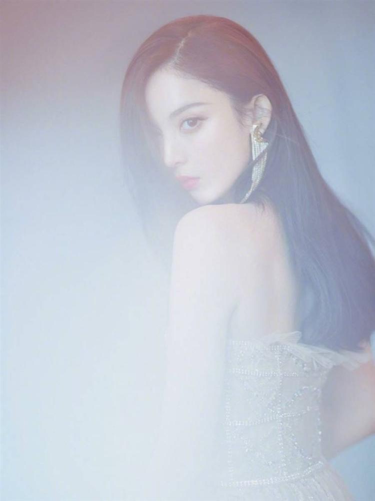 Mỹ nhân Tân Cương đẹp không tì vết, quyến rũ tựa tiên nữ-19