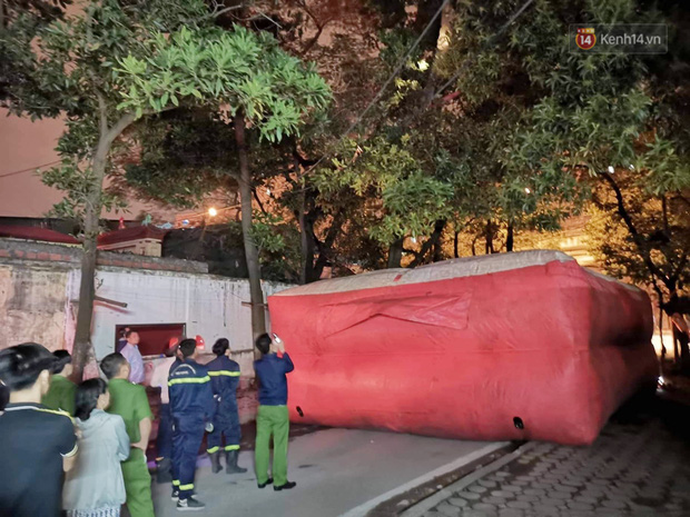 Giải cứu người đàn ông nằm vắt vẻo trên cây giữa đêm-4