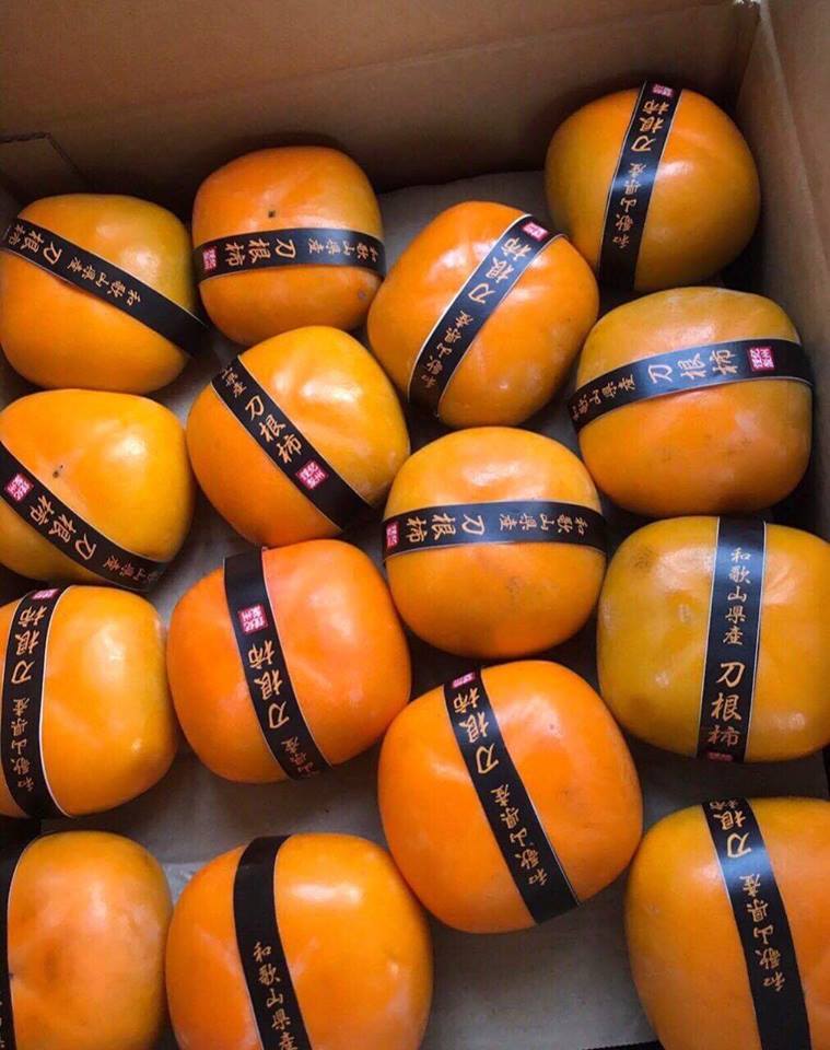 Hồng Nhật Bản về Việt Nam đội giá gấp 3, tới 200.000 đồng/quả vẫn đắt khách-2