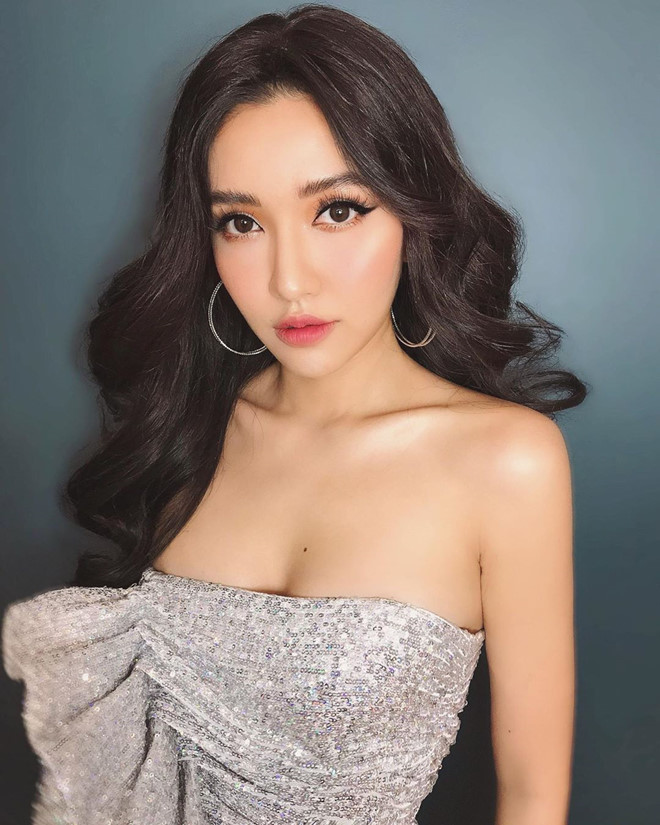 Bích Phương chuộng áo crop top, váy cúp ngực khoe đường cong cơ thể-8